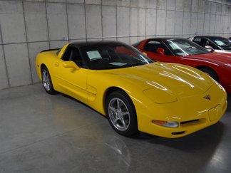 Used 2000 Chevrolet Corvette Coupe w/ Roof Pkg image 1