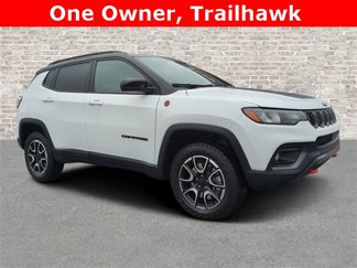 Used 2024 Jeep Compass Trailhawk image 1
