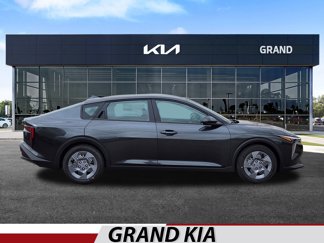 New 2025 Kia K4 LX image 1