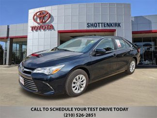 Used 2017 Toyota Camry image 1