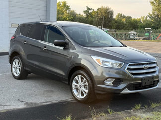 Used 2017 Ford Escape SE image 1