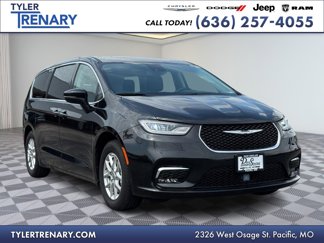Used 2023 Chrysler Pacifica Touring-L image 1
