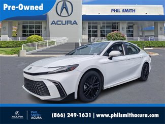 Used 2025 Toyota Camry SE image 1
