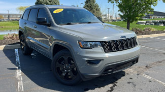 Used 2020 Jeep Grand Cherokee Laredo image 1