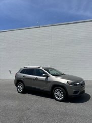 Used 2019 Jeep Cherokee Latitude w/ Cold Weather Group image 1