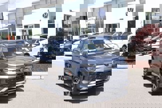 New 2025 Volkswagen Tiguan SE image 1