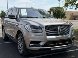 Used 2019 Lincoln Navigator Reserve image 1