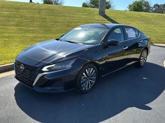 Used 2023 Nissan Altima 2.5 SV image 1