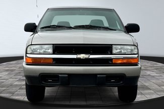 Used 2002 Chevrolet S10 Pickup LS w/ LS Preferred Equipment Group video 2
