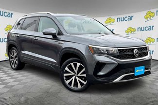 Certified 2022 Volkswagen Taos SE image 1