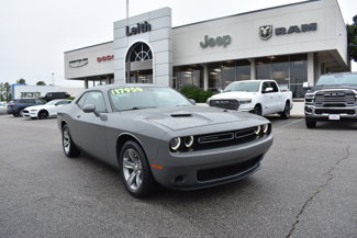 Used 2019 Dodge Challenger SXT image 1