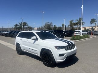 Used 2022 Jeep Grand Cherokee Laredo X image 1