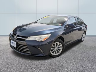 Used 2015 Toyota Camry LE image 1