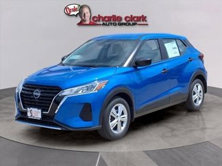 New 2025 Nissan Kicks Play S image 1