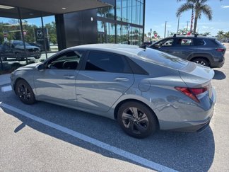 Used 2021 Hyundai Elantra SEL image 1