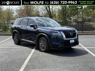 Used 2022 Nissan Pathfinder SV image 1