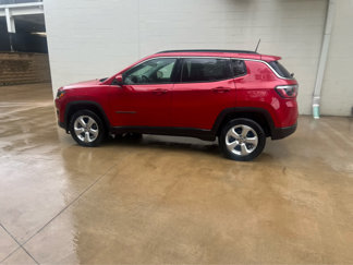 Used 2019 Jeep Compass Latitude image 1
