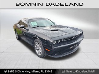 Used 2019 Dodge Challenger SXT image 1