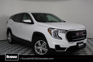 Used 2024 GMC Terrain SLE image 1