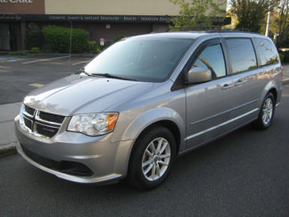 Used 2016 Dodge Grand Caravan SXT image 1