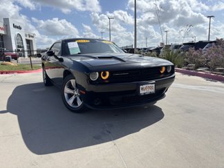 Used 2019 Dodge Challenger SXT image 1