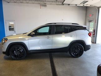 Used 2022 GMC Terrain SLE w/ Driver Convenience Package image 1