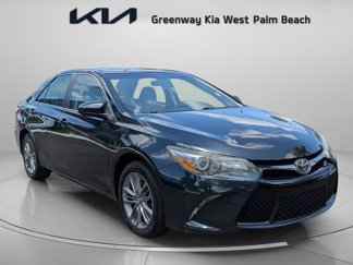 Used 2015 Toyota Camry SE image 1