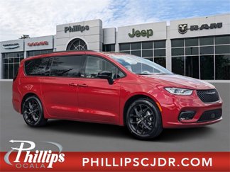 New 2025 Chrysler Pacifica Limited image 1