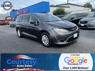 Used 2017 Chrysler Pacifica Touring-L image 1