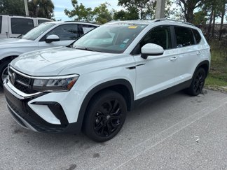 Certified 2022 Volkswagen Taos SE image 1