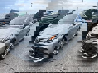 Used 2020 Toyota Camry LE image 1