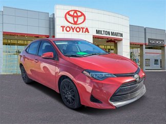 Used 2018 Toyota Corolla LE image 1