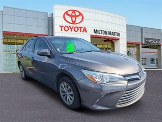 Used 2016 Toyota Camry LE image 1