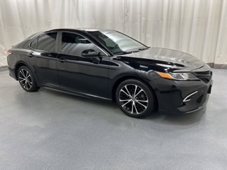 Used 2020 Toyota Camry SE image 1