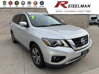 Used 2017 Nissan Pathfinder SV image 1