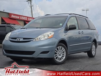 Used 2010 Toyota Sienna LE image 1