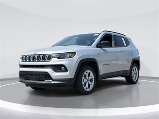New 2025 Jeep Compass Latitude image 1