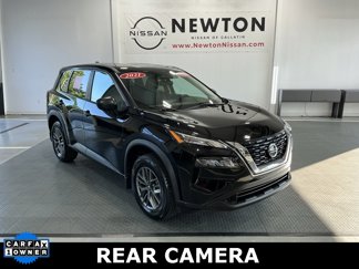 Used 2021 Nissan Rogue S image 1