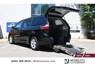 Used 2020 Toyota Sienna LE image 1