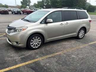 Used 2017 Toyota Sienna Limited image 1