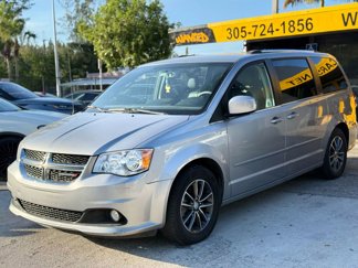 Used 2017 Dodge Grand Caravan SXT image 1