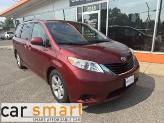 Used 2014 Toyota Sienna LE image 1