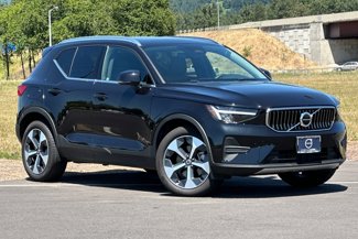 Used 2024 Volvo XC40 B5 Core image 1