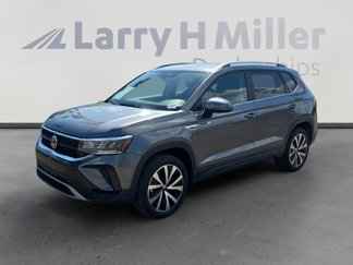 Used 2024 Volkswagen Taos SE image 1