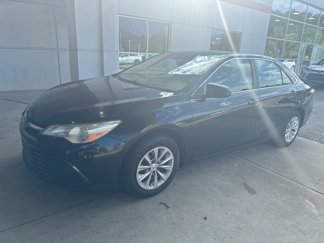 Used 2016 Toyota Camry LE image 1