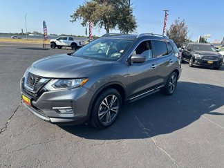 Used 2018 Nissan Rogue SL image 1