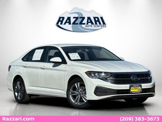 Used 2024 Volkswagen Jetta SE image 1