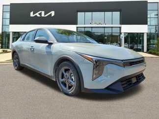 New 2025 Kia K4 LXS image 1
