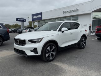 New 2025 Volvo XC40 B5 Core image 1