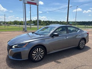 Used 2024 Nissan Altima 2.5 SV image 1
